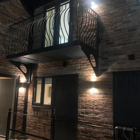 Hotel Odddfellows Bar And Grill