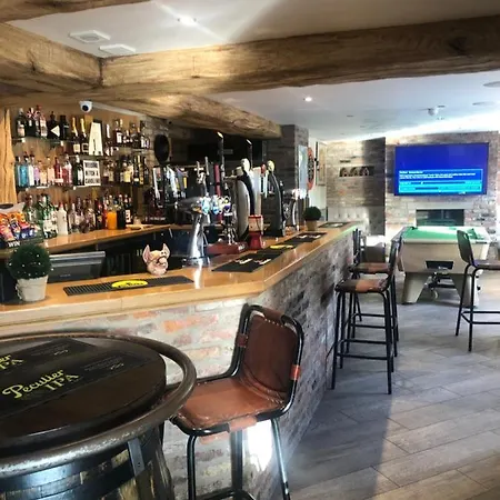 Hotel Odddfellows Bar And Grill
